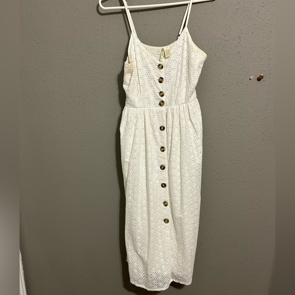 Elegant White Button-Down Dress - Picture 1 of 6